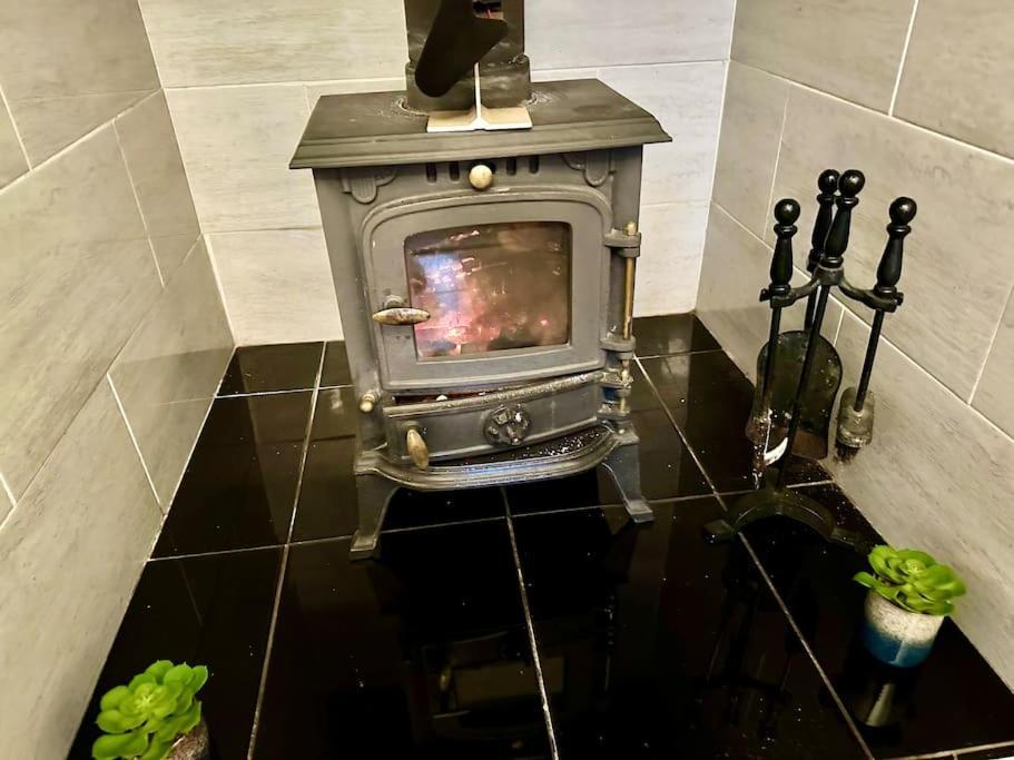 Cottage,Cinema Room,Log Burner Blaenavon المظهر الخارجي الصورة