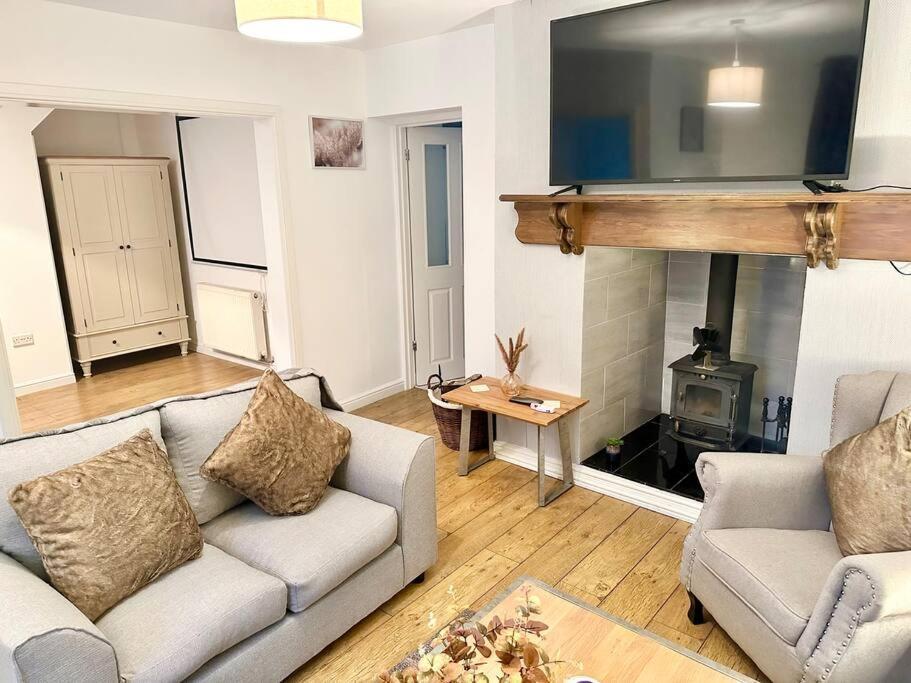 Cottage,Cinema Room,Log Burner Blaenavon المظهر الخارجي الصورة